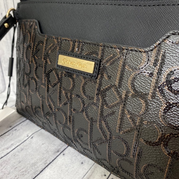 NEW! CALVIN KLEIN WOMENS SEQUIN CLUTCH WRISTLET - Picture 2 of 9